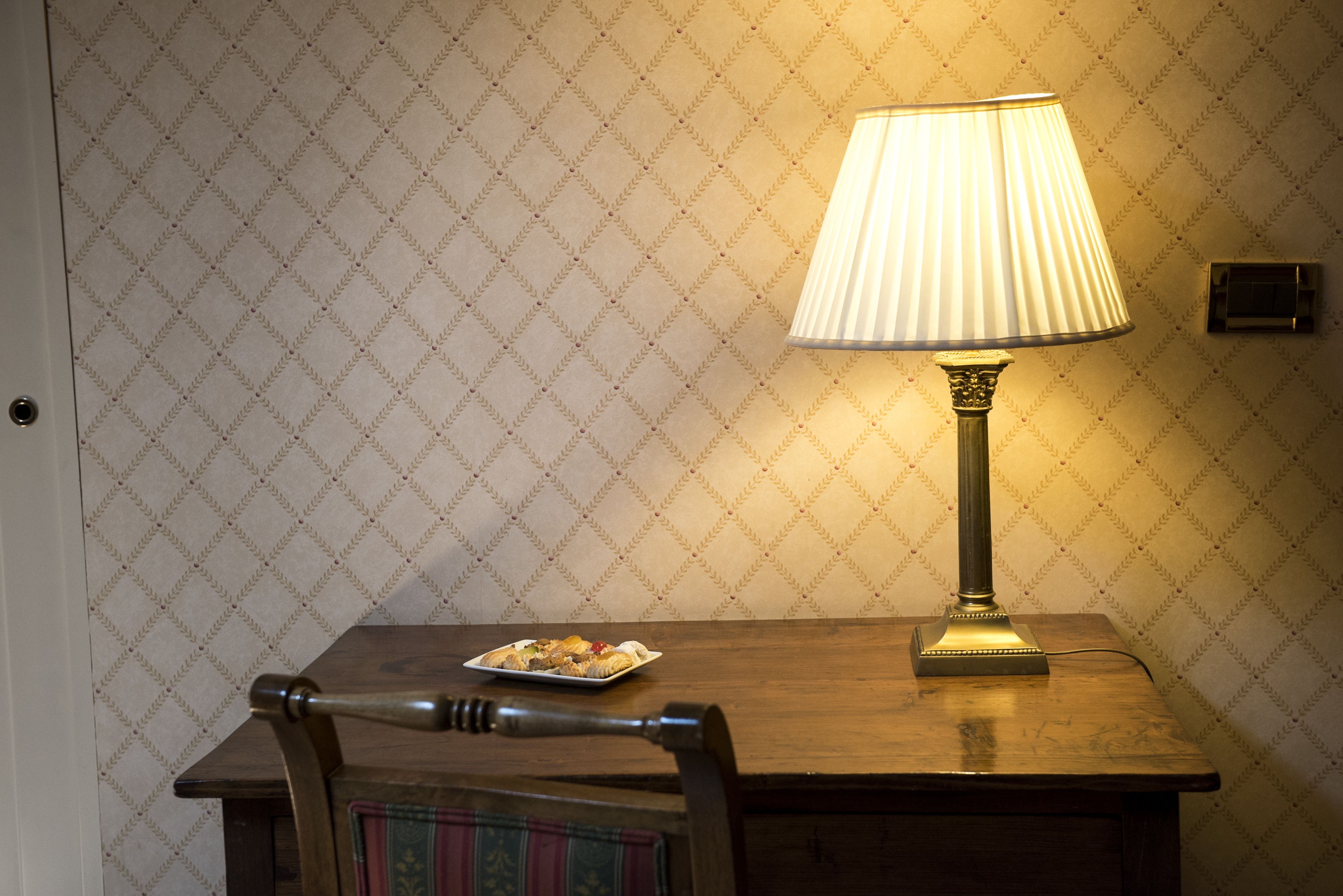 classic room | premium bedding, minibar, in-room safe, desk