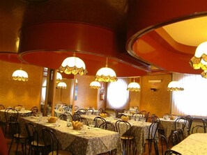 Aperto a colazione, pranzo e cena