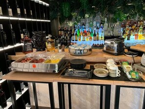 Breakfast, lunch and dinner served - Hotel Ponte (Palermo)