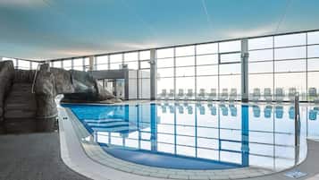 2 indendørs pools, udendørs pool, liggestole