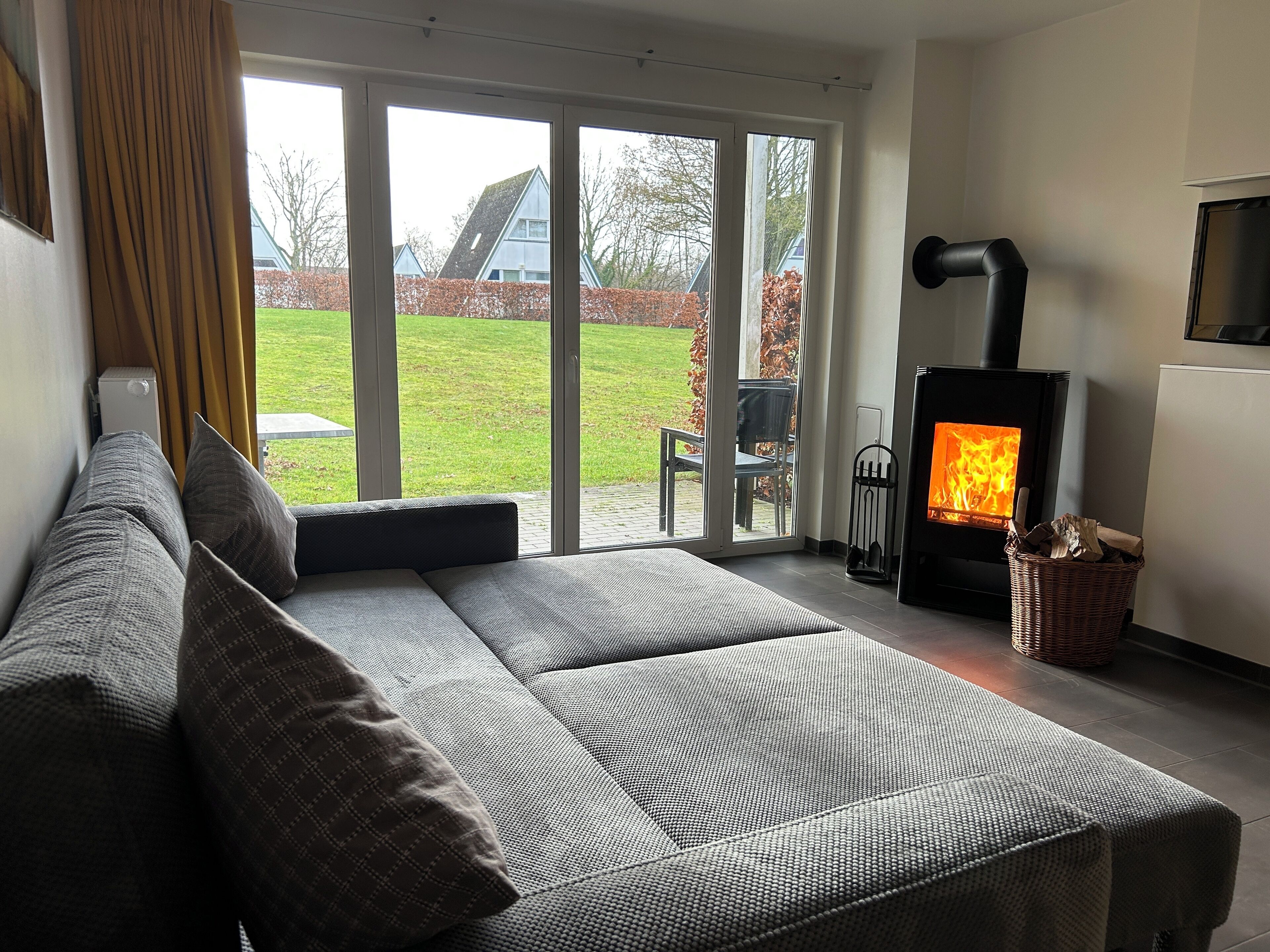 Premium House, 2 Bedrooms, Fireplace | Hypo-allergenic bedding, free WiFi, bed sheets