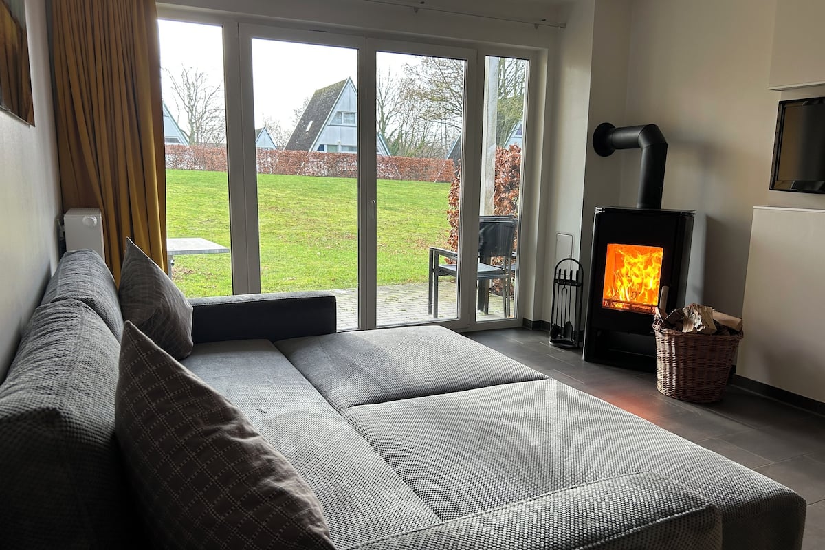 Premium House, 2 Bedrooms, Fireplace | Hypo-allergenic bedding, free WiFi, bed sheets