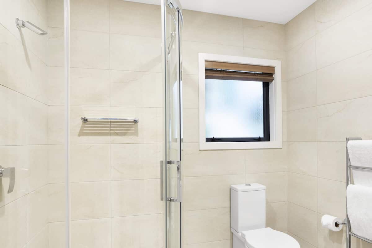 2 bedrooms, soundproofing, iron/ironing board, free WiFi