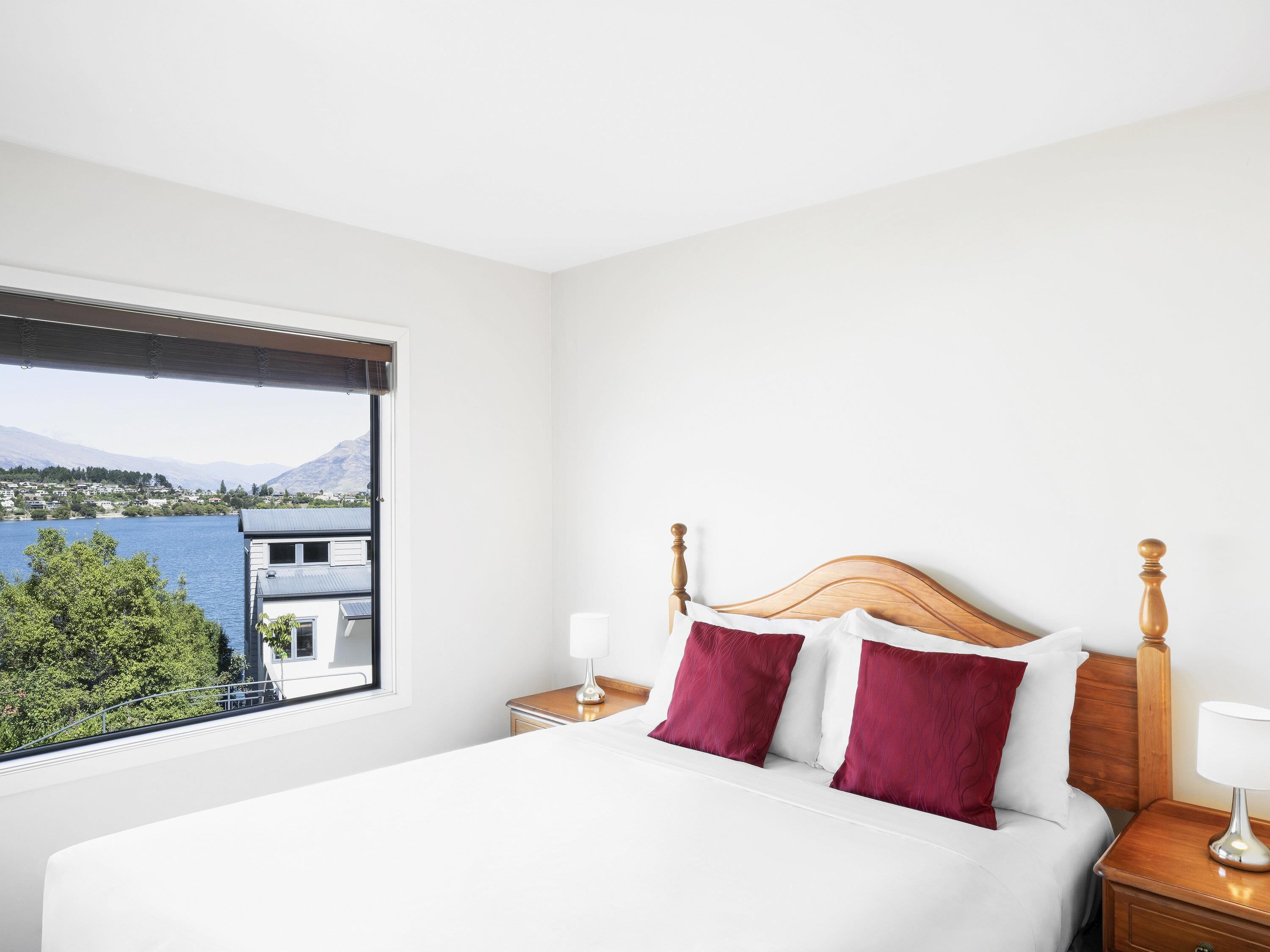 Suite, 1 camera da letto, vista lago | Insonorizzazione, ferro/asse da stiro, Wi-Fi gratuito, lenzuola