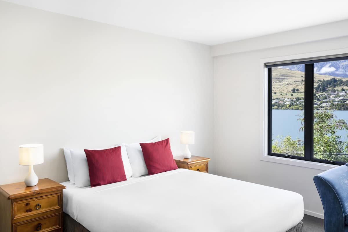 Studio | 2 bedrooms, soundproofing, iron/ironing board, free WiFi