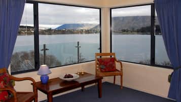 4 Bedroom Lakeview Apartment
