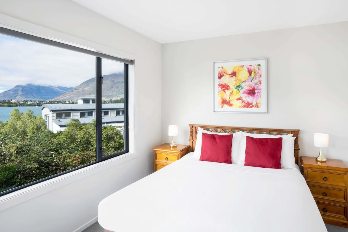 2 bedrooms, soundproofing, iron/ironing board, free WiFi