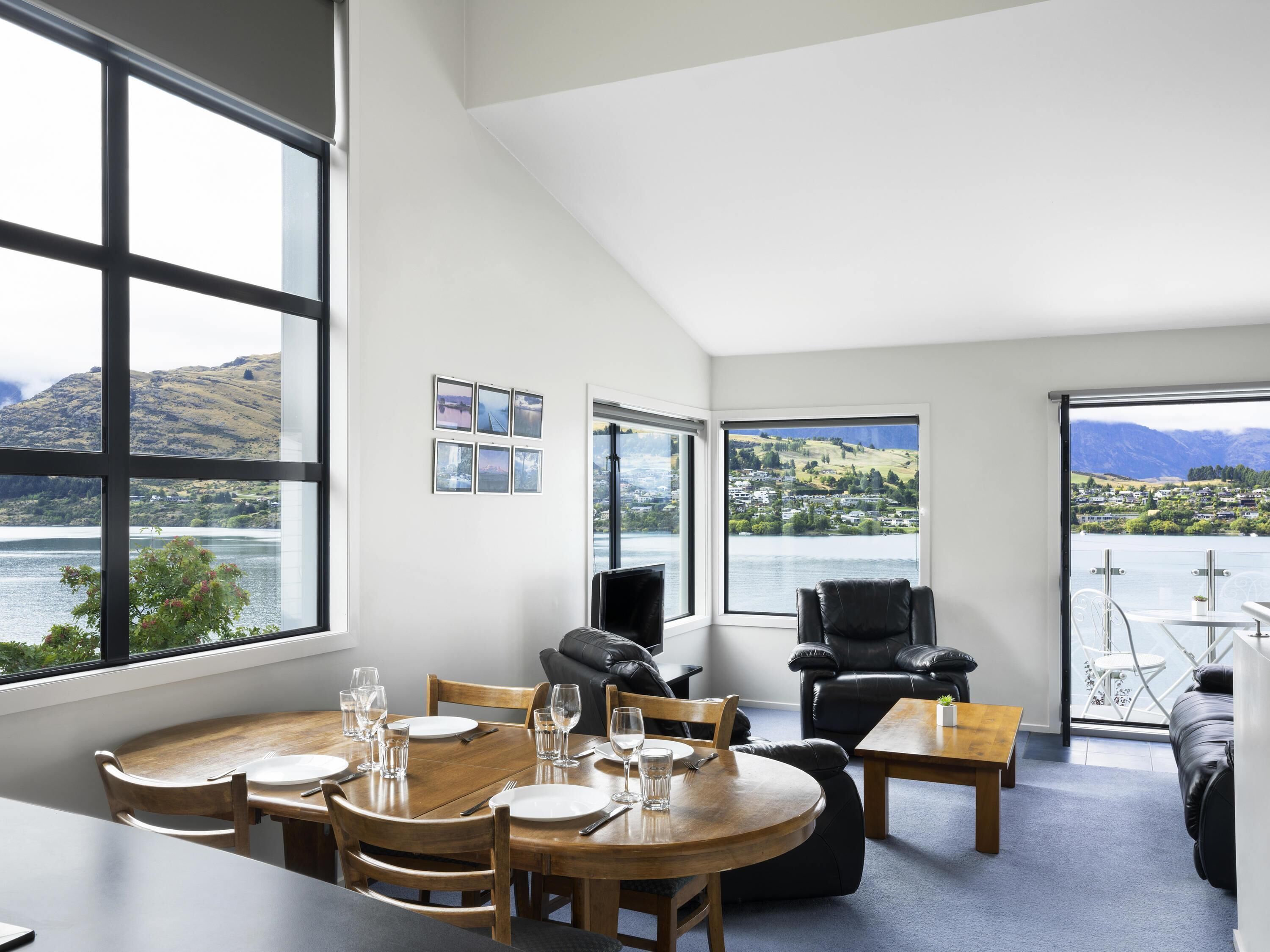 تجهيزات عازلة للصوت ومكواة/لوح كي وواي فاي مجانًا وملاءات أسرّة