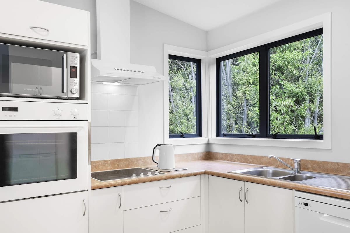 スイート 3 ベッドルーム レイクビュー | 防音設備、アイロン / アイロン台、WiFi (無料)、ベッドシーツ