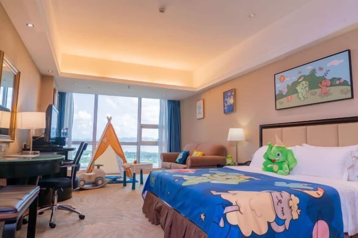 1 bedroom, in-room safe, blackout curtains, soundproofing