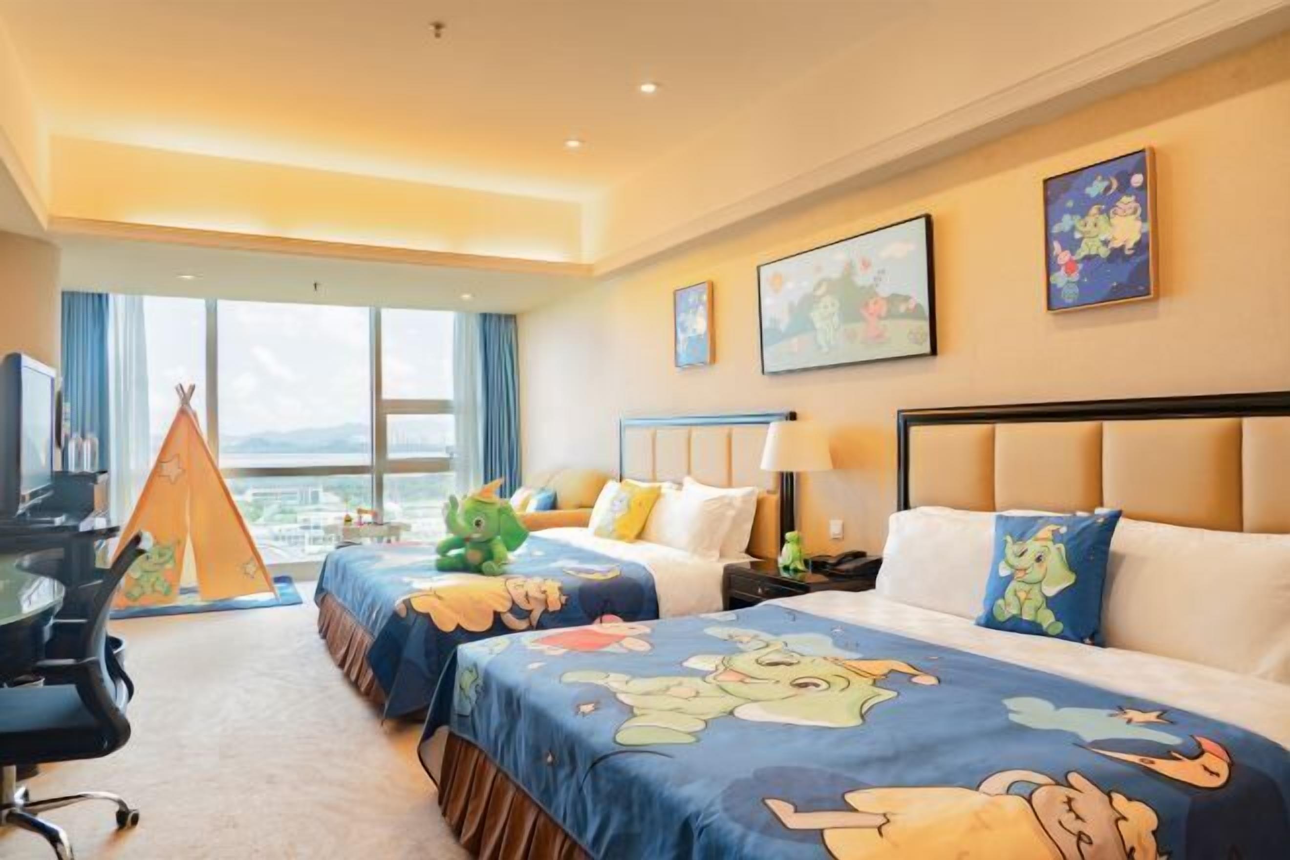 1 bedroom, in-room safe, blackout curtains, soundproofing