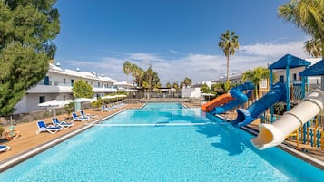 15 outdoor pools, open 10:00 AM to 7:00 PM, pool umbrellas, sun loungers