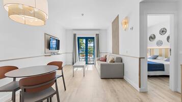 VÀrdeförvaringsskÄp pÄ rummet, gratis barnsÀngar och gratis wi-fi