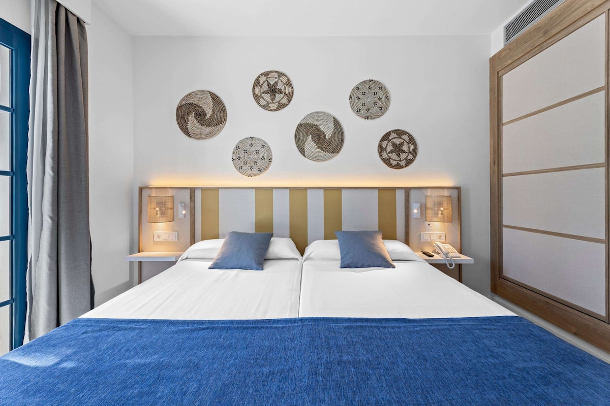 1 bedroom, in-room safe, free cots/infant beds, free wifi