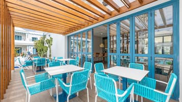 3 restaurantes; se sirven desayunos