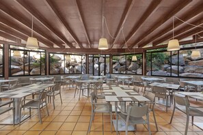 3 restaurants servant le petit déjeuner