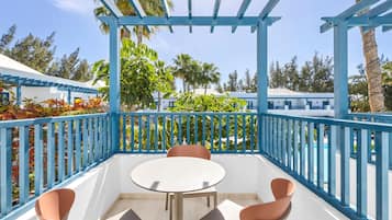 3 restaurants, breakfast served