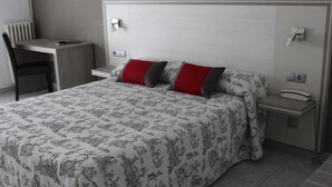 Double Room | Minibar, in-room safe, desk, blackout drapes - Planas (Salou)