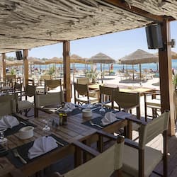 4 ristoranti, aperti a pranzo e a cena, cucina locale