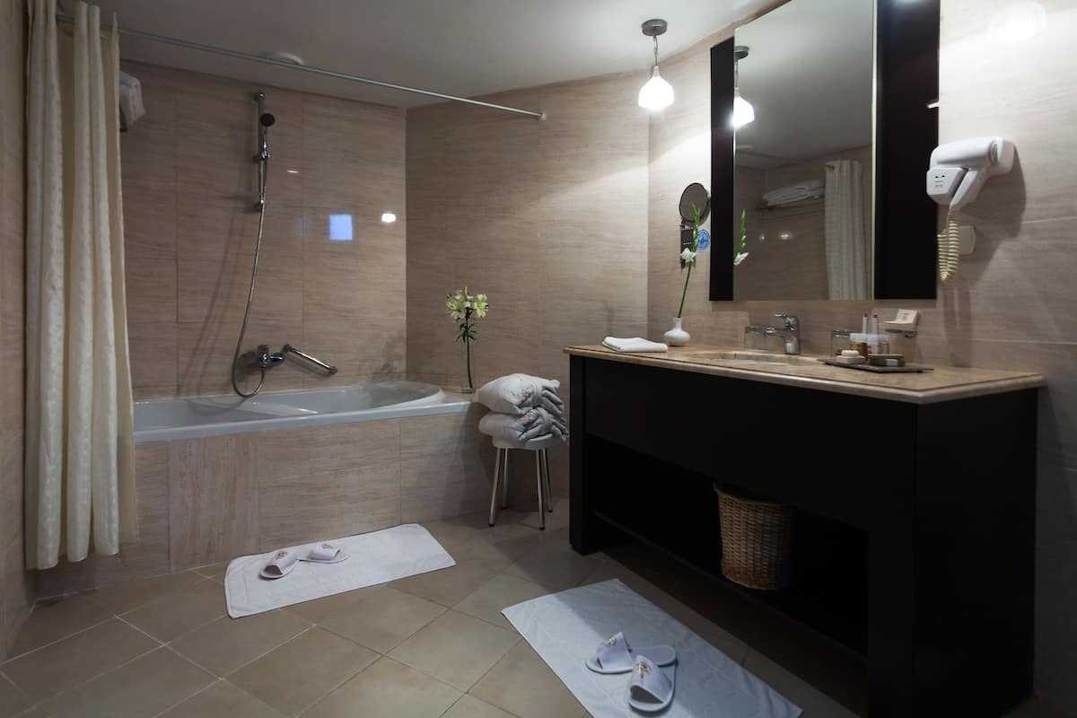 twin room | bathroom | separate bathtub and shower, free toiletries, hair dryer, slippers