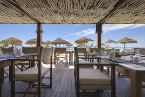 4 restaurants, lunch, dinner served; local cuisine - The Sindbad (Hammamet)