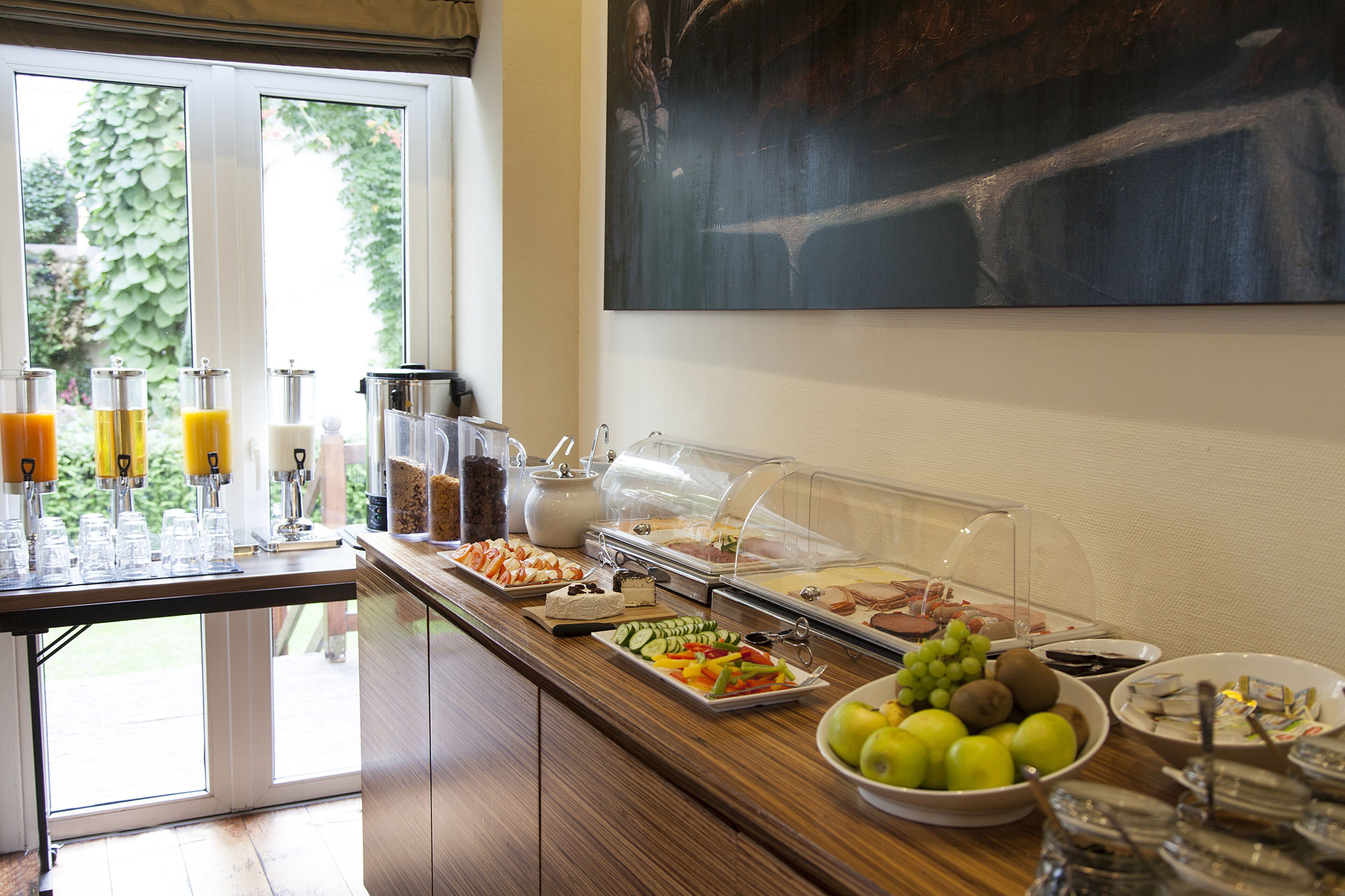 Colazione continentale, servita tutte le mattine (17.00 EUR a persona) 