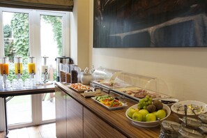 Daily continental breakfast for a fee - Quentin Design Hotel Berlin (Berlin)