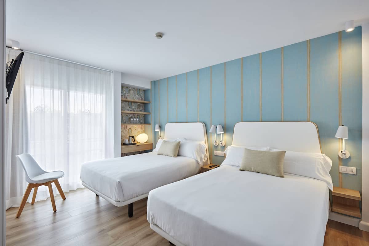 Minibar, in-room safe, iron/ironing board (on request), free WiFi