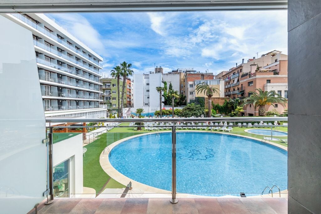 Minibar, caja fuerte, tabla de planchar con plancha y wifi gratis