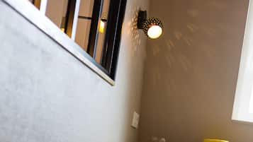 Decoración personalizada, escritorio y sistema de insonorización