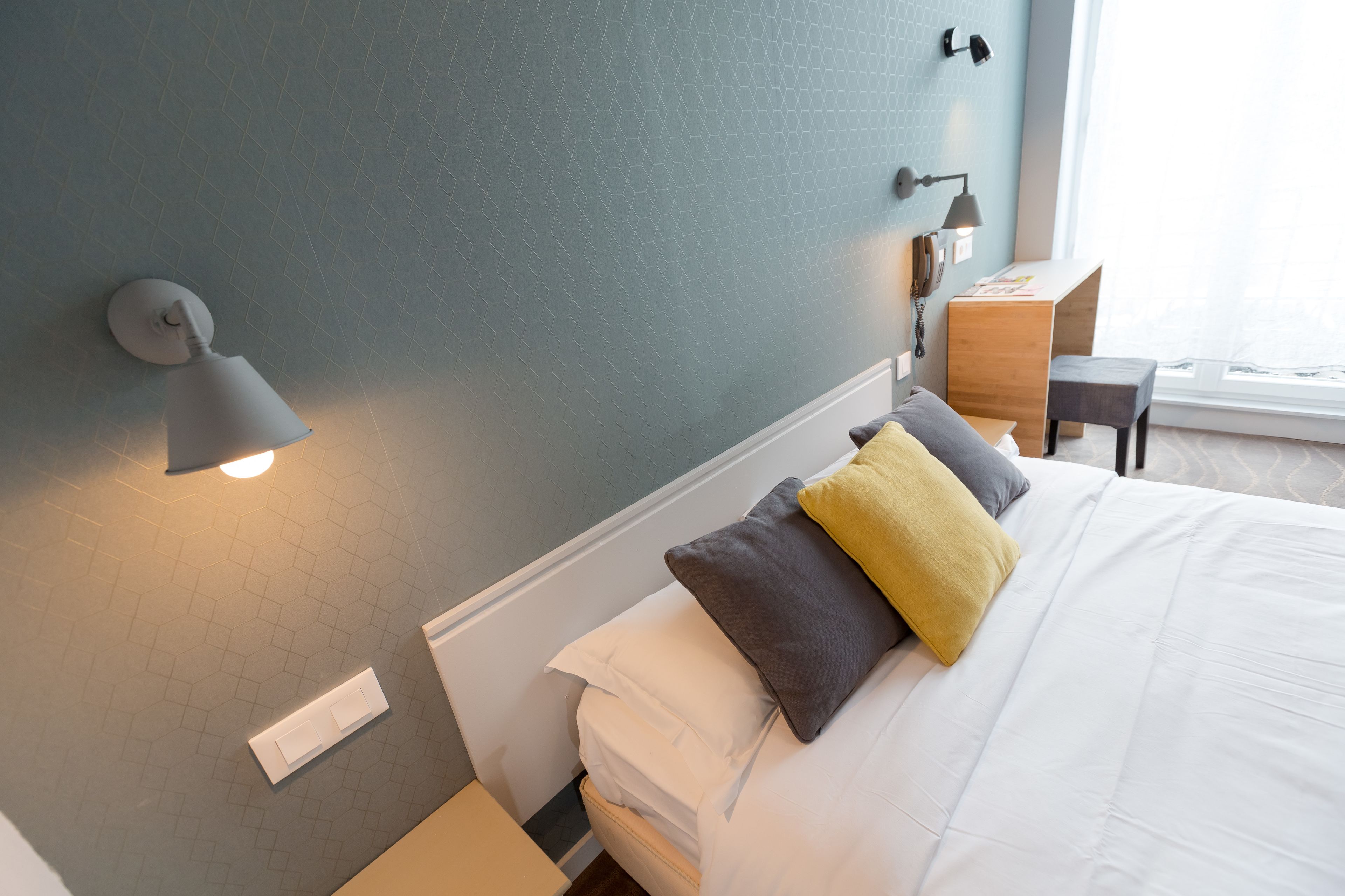 standard double room, 1 double bed (shower) | individually decorated, desk, soundproofing, free wifi