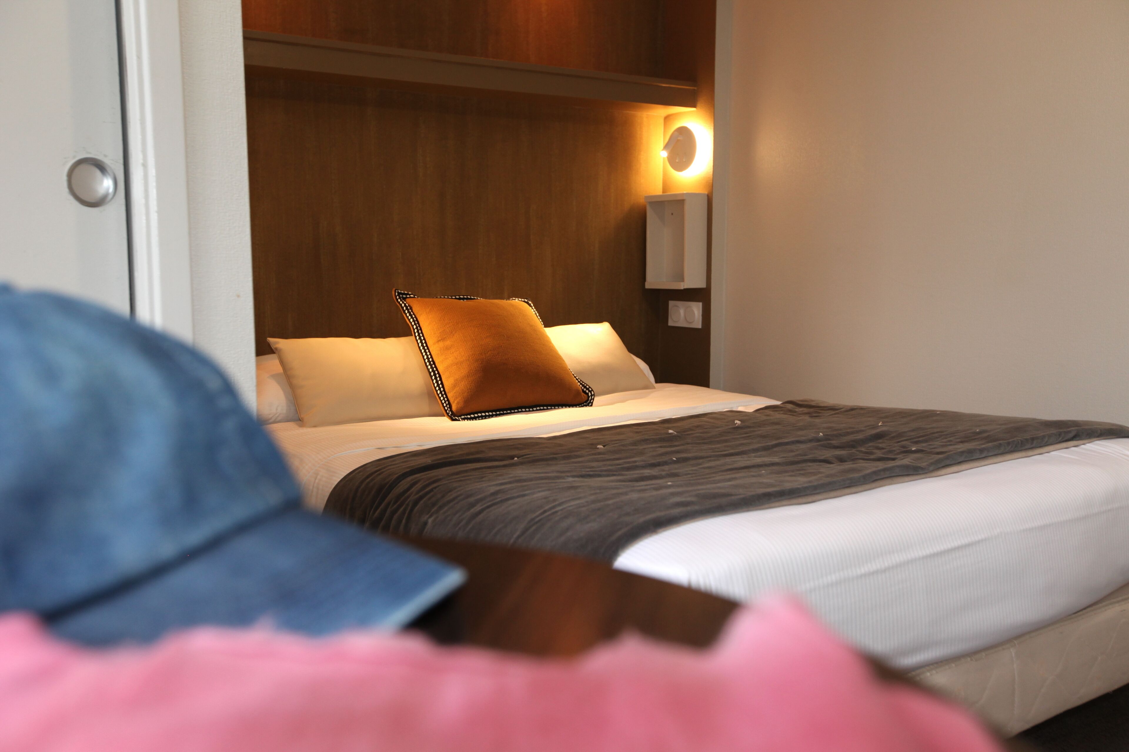 standard double room, 1 double bed (shower) | individually decorated, desk, soundproofing, free wifi