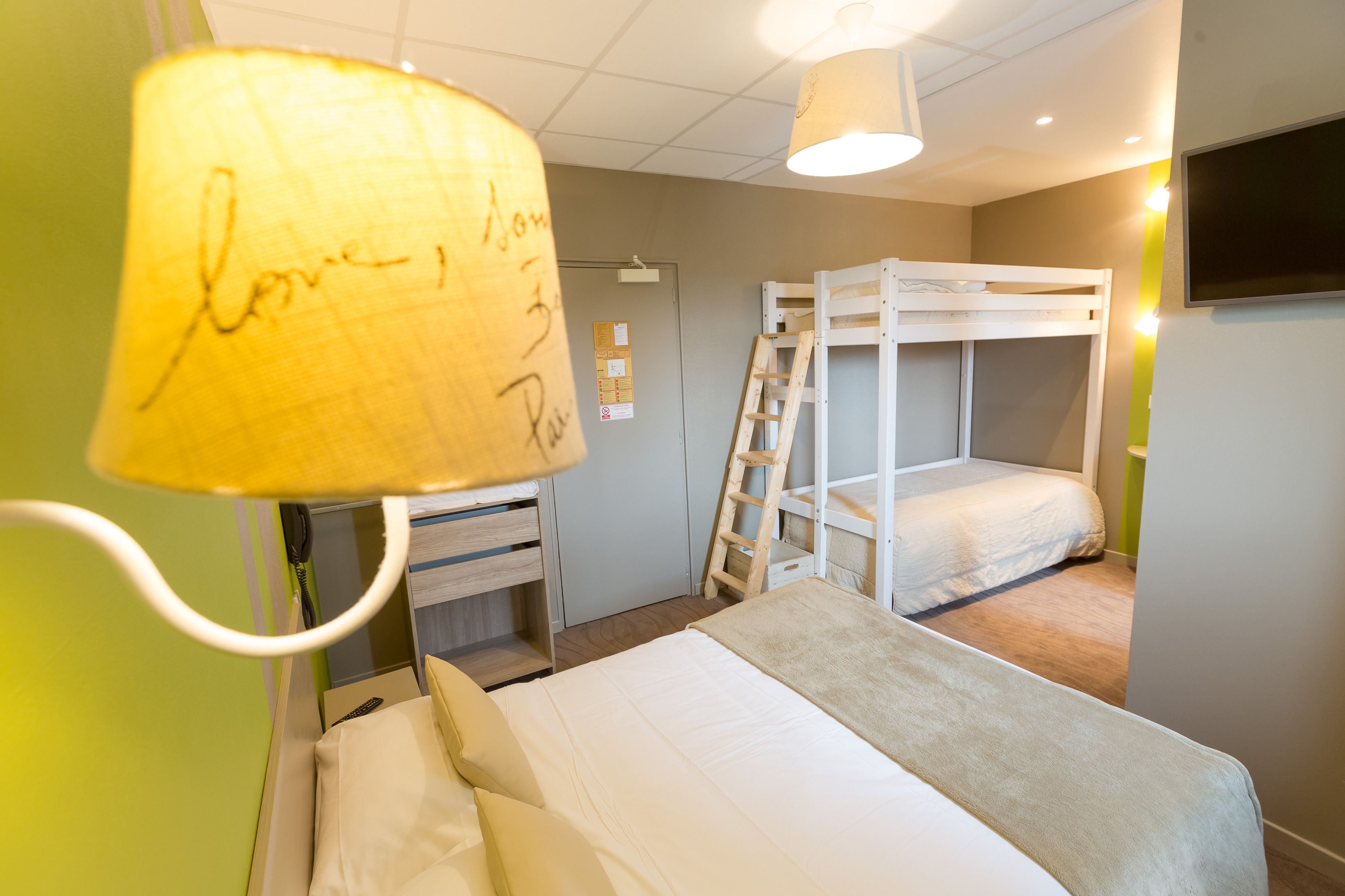 comfort quadruple room | individually decorated, desk, soundproofing, free wifi