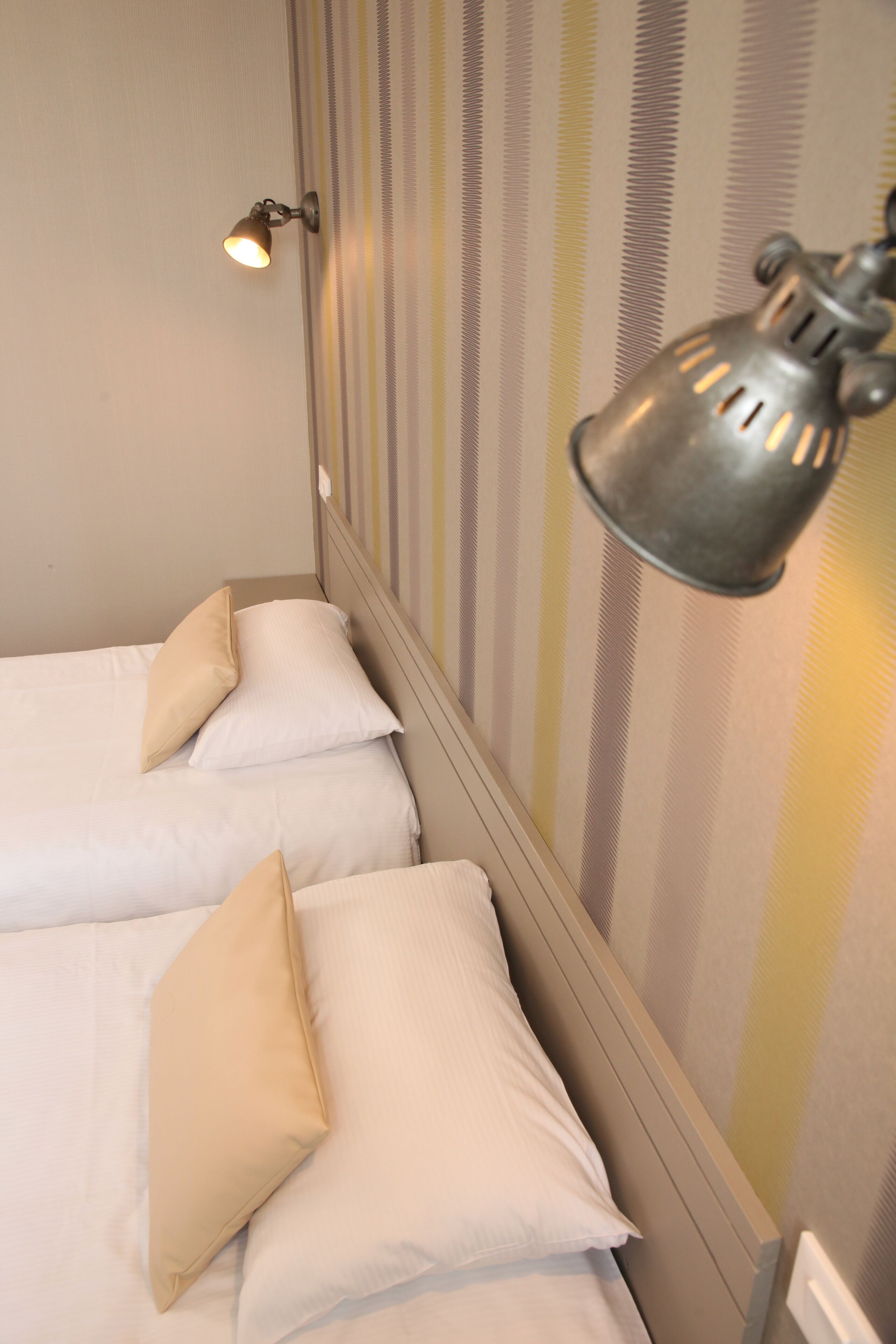 twin room, 2 single beds (shower) | individually decorated, desk, soundproofing, free wifi