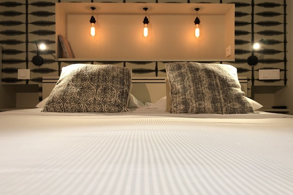 Comfort Double Room | Desk, soundproofing, WiFi (free), individually decorated