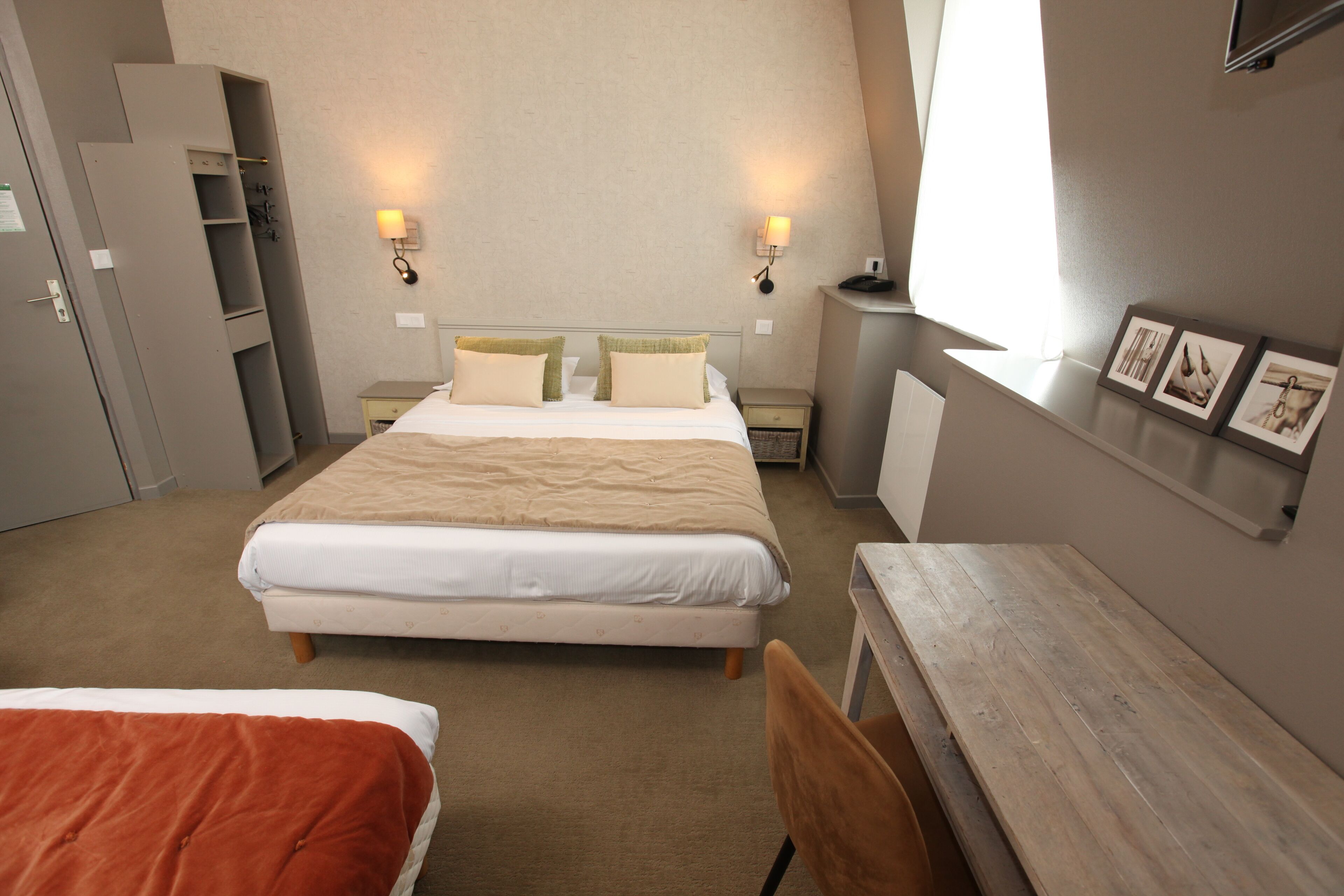 comfort triple room | individually decorated, desk, soundproofing, free wifi