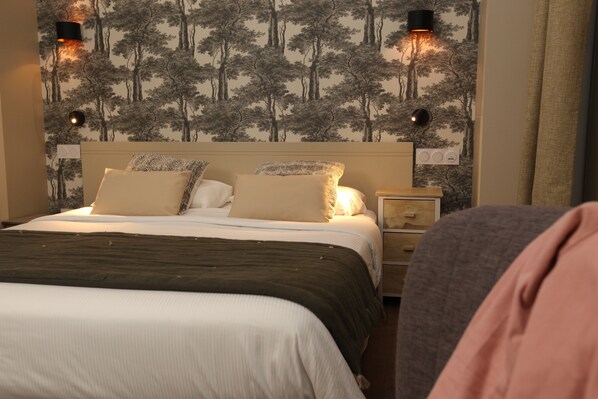 Individually decorated, desk, soundproofing, free WiFi