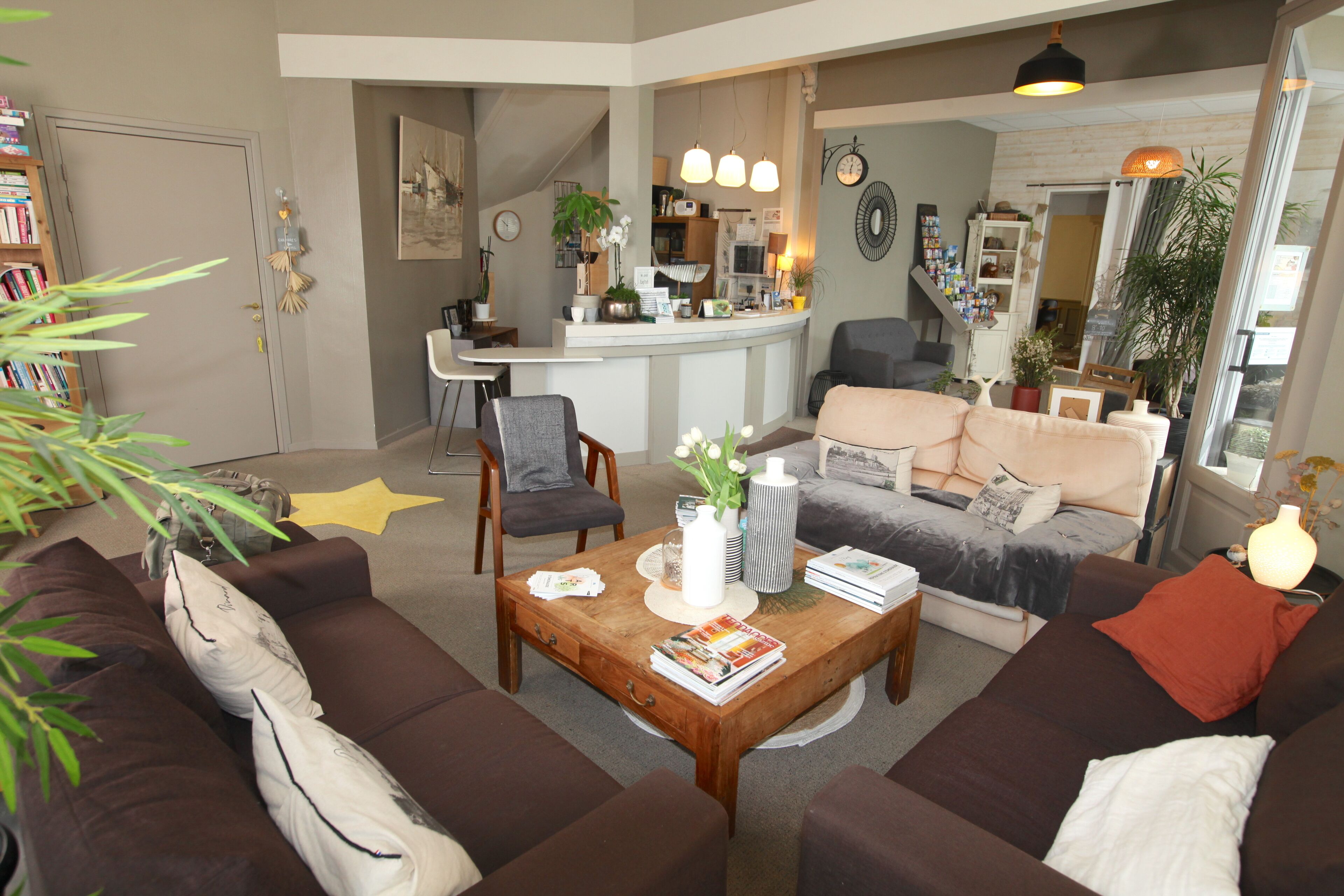 Télévision à écran plat de 80 cm avec chaînes numériques, jouets