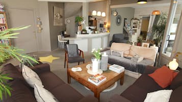 TV de tela plana 80 cm com canais digitais, brinquedos