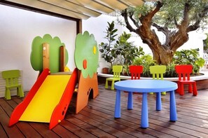 Área de juegos infantiles al aire libre