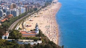 Beach nearby - Hotel Miami (Calella)