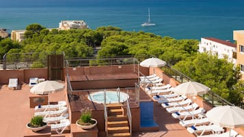 Outdoor pool, pool umbrellas, sun loungers