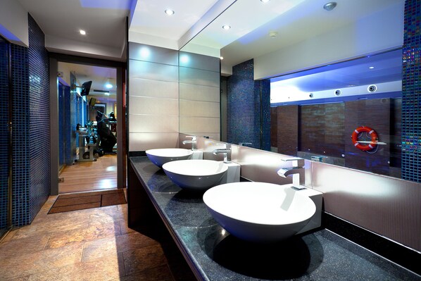 三溫暖烤箱、土耳其浴、美體療程、水療、熱石按摩、運動按摩