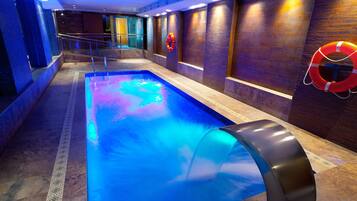 Een sauna, een Turks bad/hammam, lichaamsbehandelingen, hydrotherapie