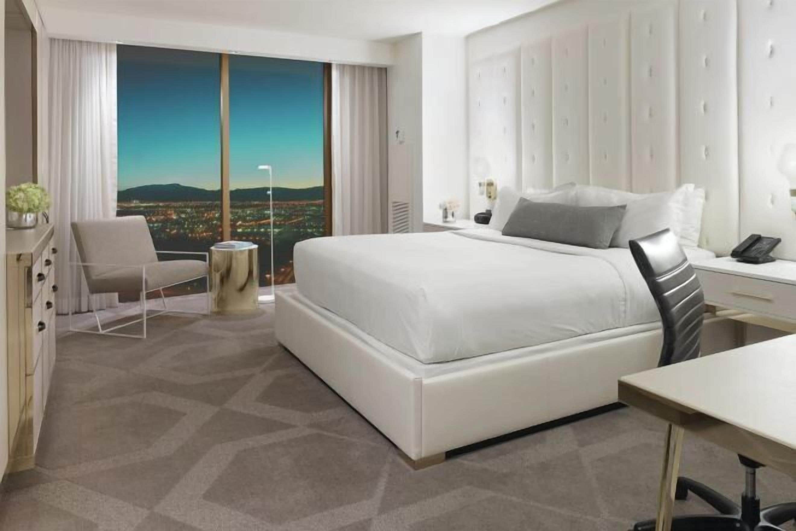 1 makuuhuone, ylelliset vuodevaatteet, pillowtop-patjalliset sängyt