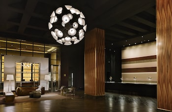 2 bars/lounges, lobby lounge, rooftop bar at W Las Vegas