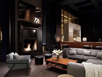 2 bars/lounges, lobby lounge, rooftop bar at W Las Vegas