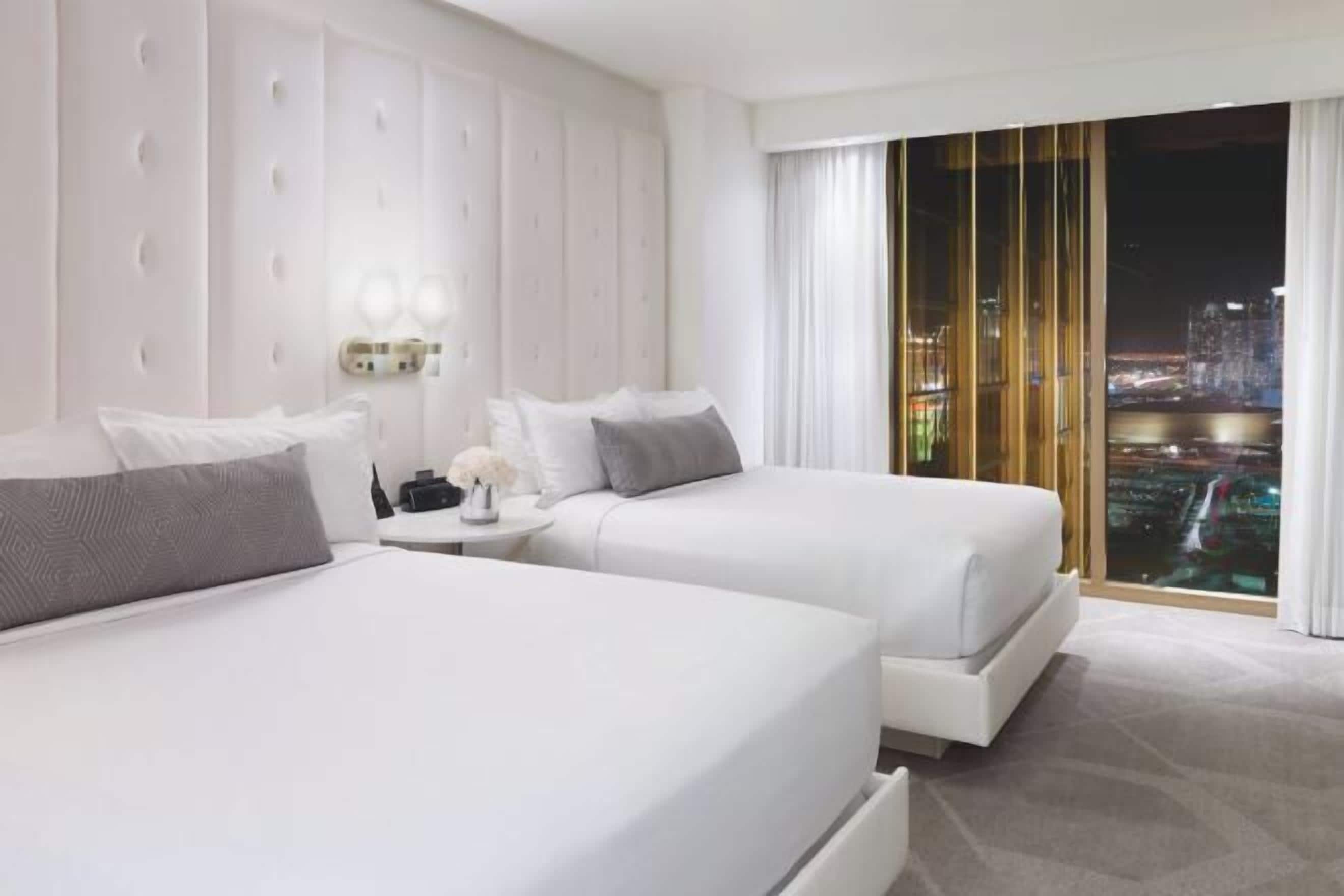 1 makuuhuone, ylelliset vuodevaatteet, pillowtop-patjalliset sängyt