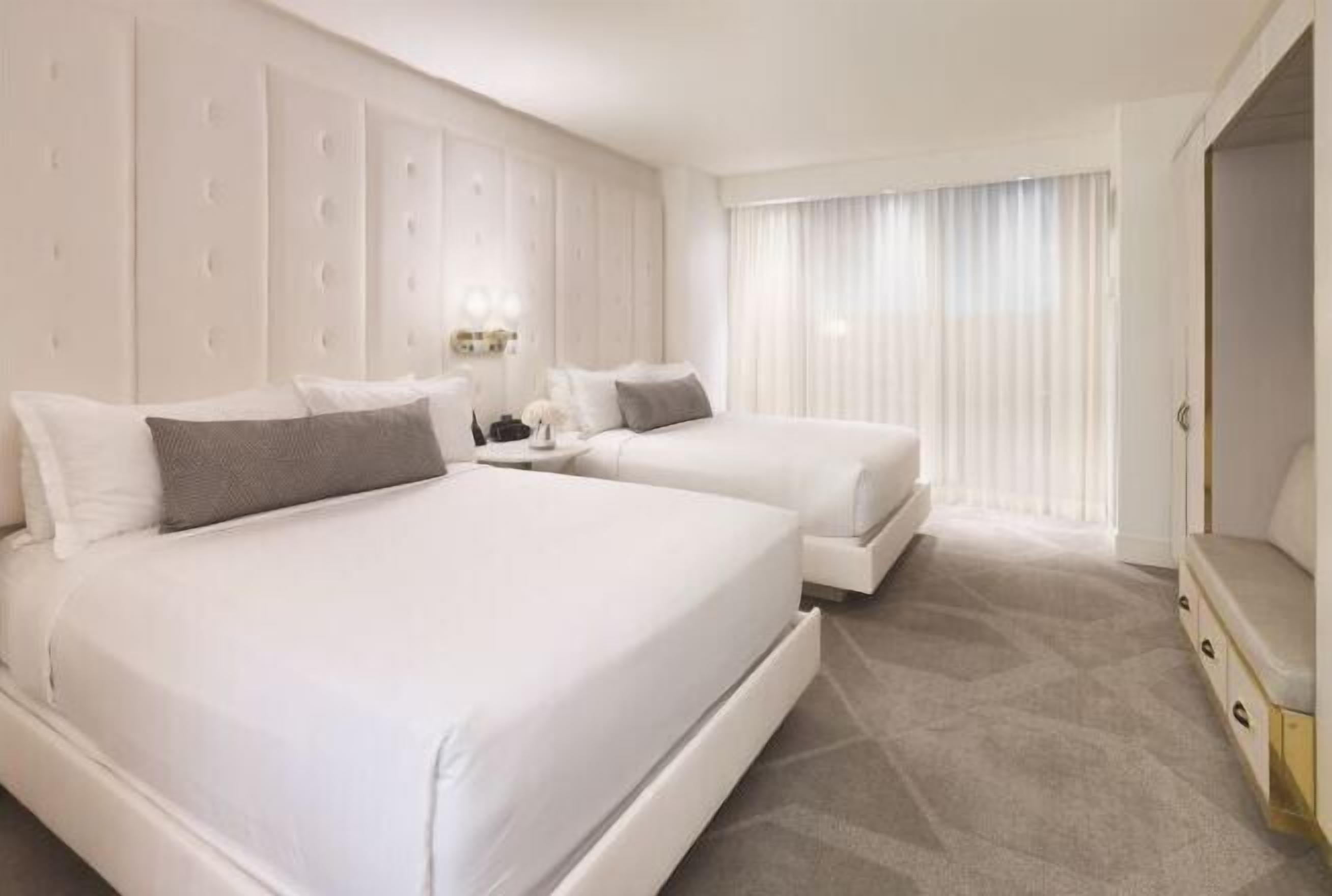 1 makuuhuone, ylelliset vuodevaatteet, pillowtop-patjalliset sängyt