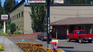 A hotel sign for The Inn at Salmon Creek with a 'No Vacancy' sign below it. - The Inn At Salmon Creek (Vancouver)
